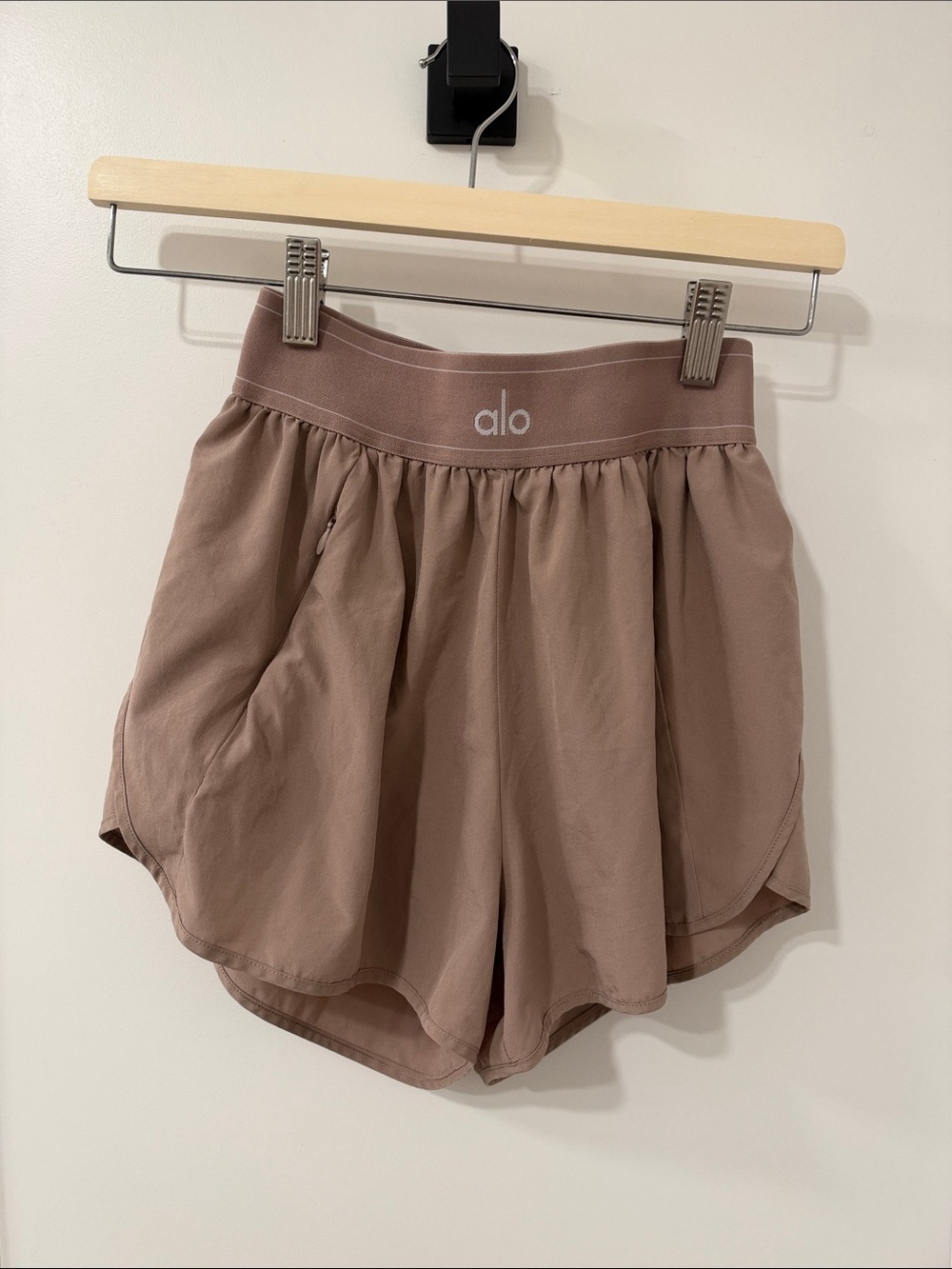 Alo Match Point Shorts Taupe XXS